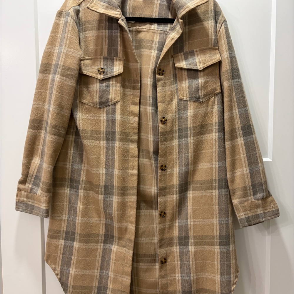 Happily Gray Oversized Chunky Cozy Fall Flannel Tan and Gray Women's Shacket XS